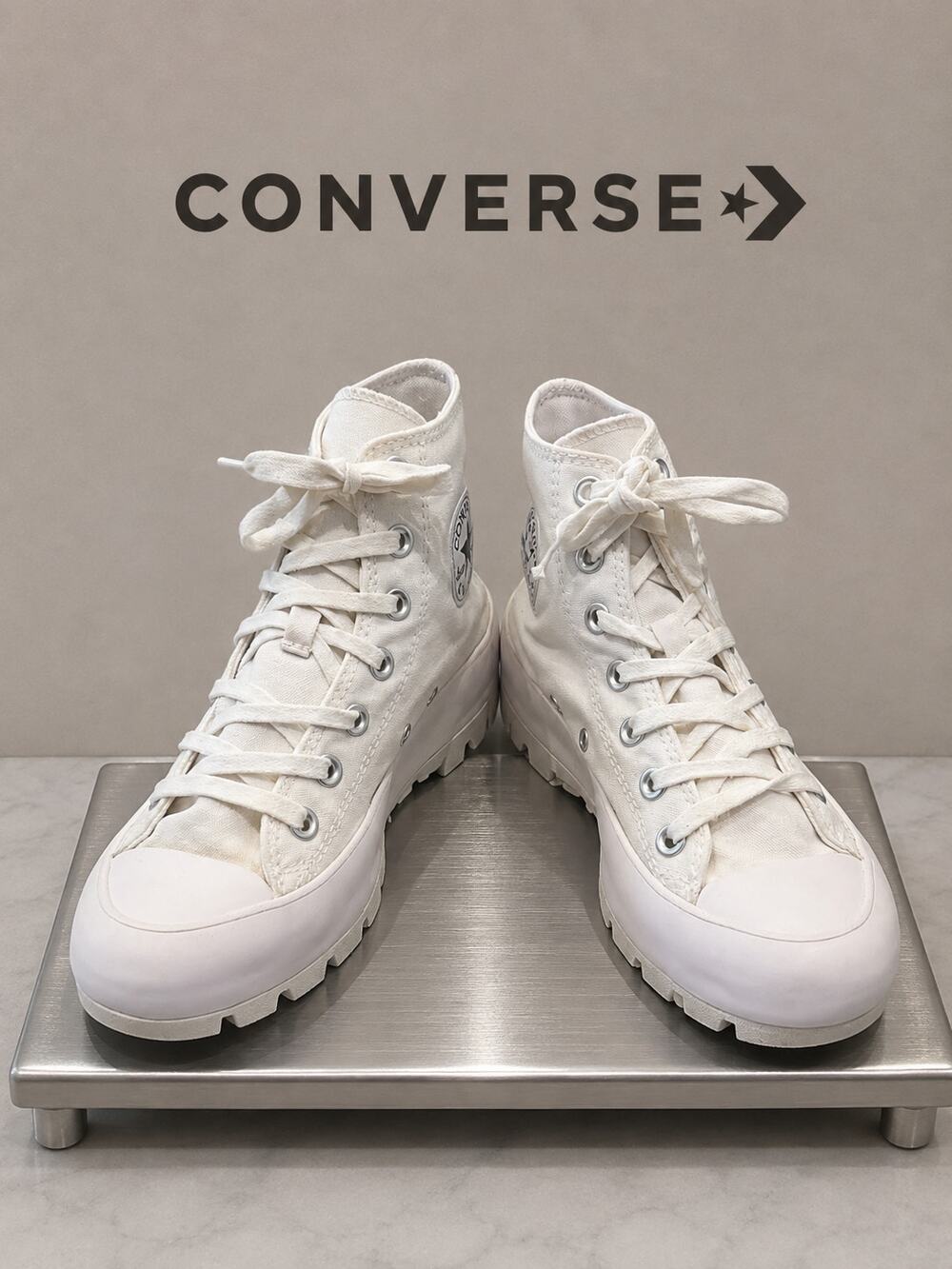 Converse Chuck Taylor All Star Lugged High Top White Women’s 7.5 565902C